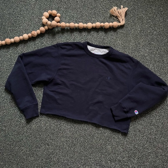CHAMPION Cropped Raw Hem Navy Blue Crewneck Baggy Sweatshirt Sweater Top Sz M - Picture 7 of 16